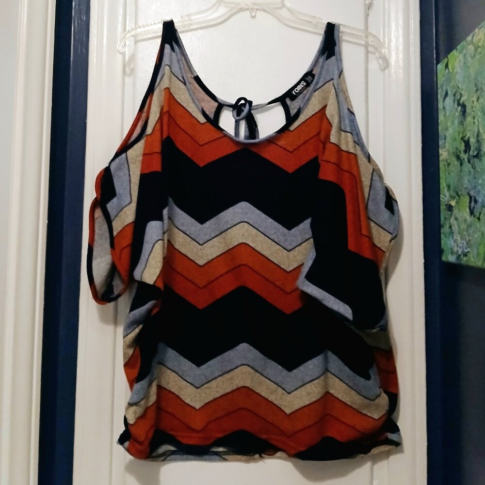 Cold Shoulder Stretchy Chevron Top
